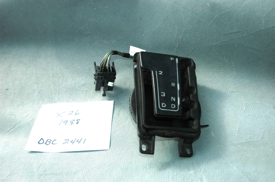 1988-1990 Jaguar XJ6 /VDP  3.6L Transmission Selector OEM DBC2441 - Image 1 of 4