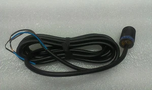 XS4 P18NA340 Telemecanique Inductive Proximity Sensor XS4-P18NA340 - Picture 1 of 11
