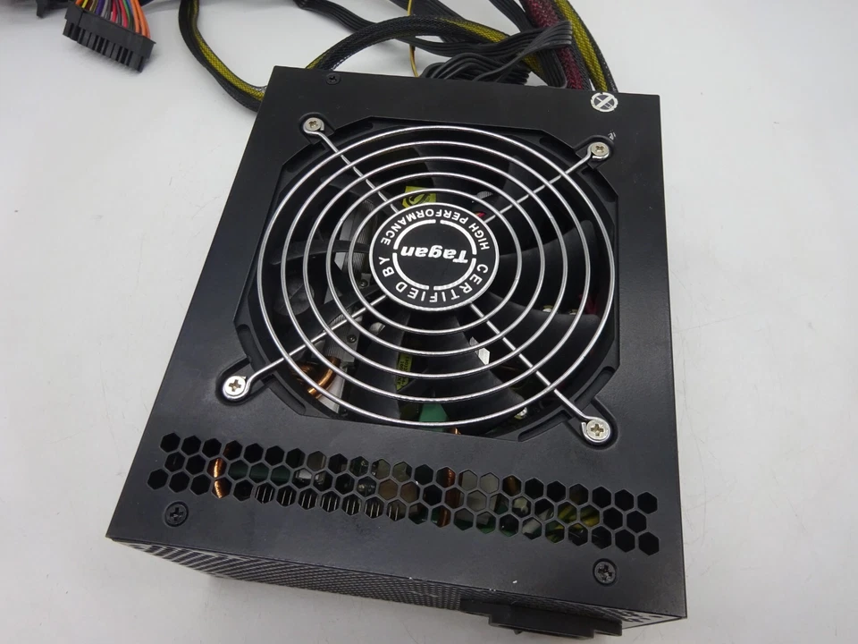 Tagan PipeRock III Series TG700-BZIII 80 Silver 20+4Pin Netzteil 700W #NT2701 - Bild 1 von 4