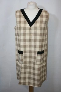 NEU OHNE ETIKETT GRÖSSE 8 BRAUN KAROMUSTER ÄRMELLOS ETUIKLEID MIT TASCHEN 2918 - Bild 1 von 6