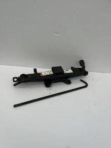 05-12 Ford Escape EMERGENCY TIRE JACK AND TOOL KIT SET OEM - Bild 1 von 6