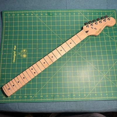 Guitarra Eléctrica Fender Squier STRAT Mástil Arce 22 Trastes con Sintonizadores LIMPIO Foto 1 de 4