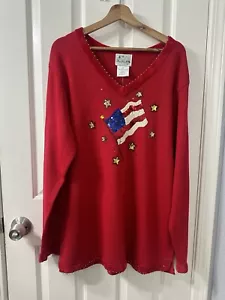 Camisa Suéter The Quacker Factory XL Bandera Americana Lentejuelas Rojas Tachuelas Doradas Cuello en V - Imagen 1 de 7