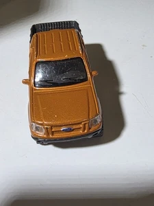 Maisto 2001-2005 Ford Explorer Sport Trac Pickup Truck 4-Türer orange 1:64  - Bild 1 von 7