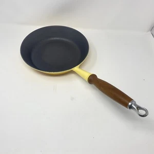 Vintage Le Creuset Cast Iron Skillet Pan #24 Canary Yellow Made In France 9.5” - Picture 1 of 10