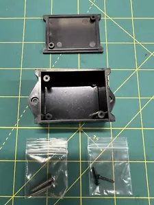 Piccola scatola progetto ABS nera con coperchi e flange viti 3"" (2"" X 1,5"" X 1"") - Foto 1 di 7