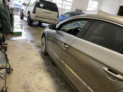 Driver Left Front Door Electric Fits 09-17 CC 2527777 - Imagem 1 de 4