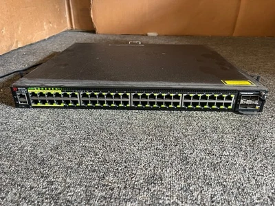 Brocade ICX7450-48P 48 puertos 1 GbE PoE+ 2x40 GbE QSFP+ Foto 1 de 4