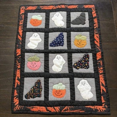 Edredón acolchado a mano para colgar en la pared de Halloween 25x19 fantasma calabaza hecho a mano usado en excelente estado Foto 1 de 4