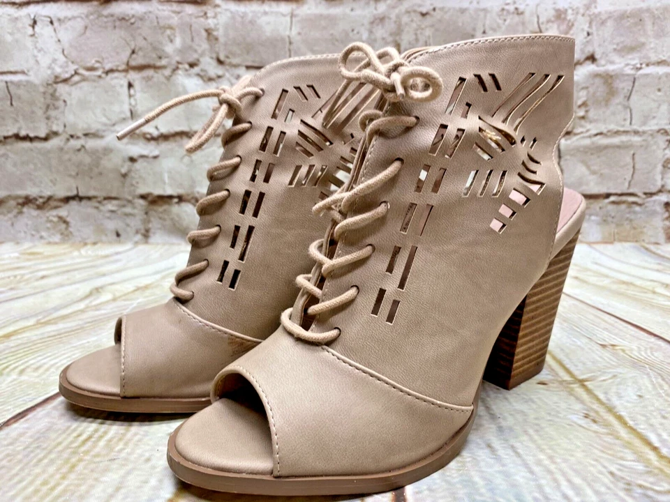 Sandalia troquelada punta abierta restringida para mujer zapatos tacón bloque botín 6 Foto 1 de 4