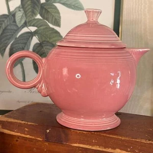 Vintage Fiesta Rose Pink Teapot Homer Laughlin Large Ring Handle - Picture 1 of 9