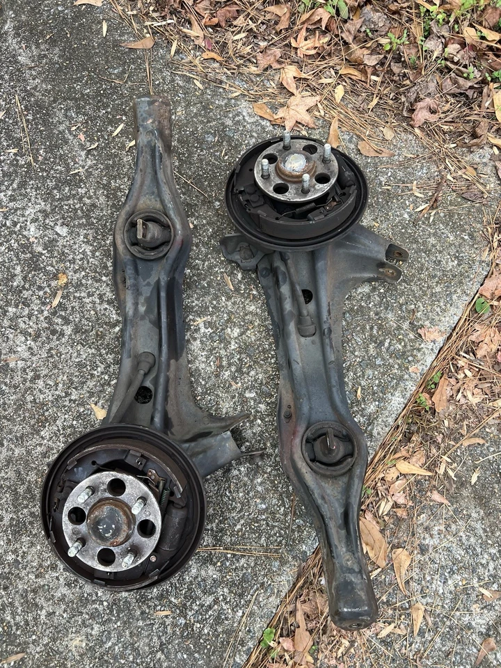 96 97 98 99 00 HONDA CIVIC NUDILLOS TRASEROS HUSILLOS BRAZOS DE ARRASTRE JUEGO TAMBOR NO ABS Foto 1 de 4