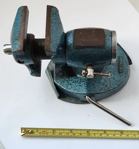 Vintage Heavy-Duty Swivel Base Bench Vise - Cast Iron Machinist Tool 2.5" Jaw - Picture 1 of 7