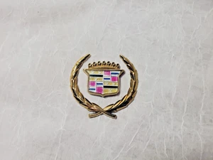 CADILLAC D'ELEGANCE GOLD-TONE EMBLEM WREATH AND CREST 1997 1998 1999 - Picture 1 of 8