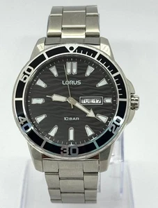 Lorus Mens Stainless Steel Analog Watch Black Dial Day Date 10BAR WR Boxed - Picture 1 of 12