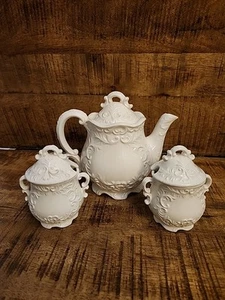 Musical Teapot, With 2 Sugar Bowls. Vintage. White Scroll Pattern - Bild 1 von 4