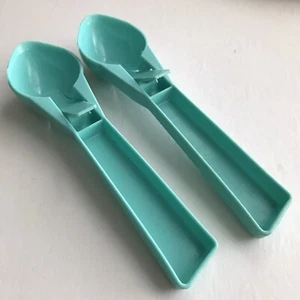 2 Vintage Dip N Flip Türkis Aqua Eisportionierer Bewährte Produkte Kunststoff USA - Bild 1 von 11