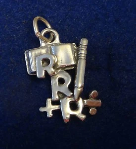 Plata de Ley 23x18mm Sólido Maestro Escuela 3 R's Libro Lápiz Matemático Símbolo Dije - Imagen 1 de 4