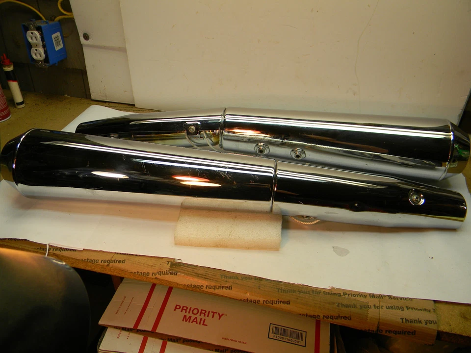 Motoguzzi Bike Mufflers (2), ZGU1036 - Image 1 of 4
