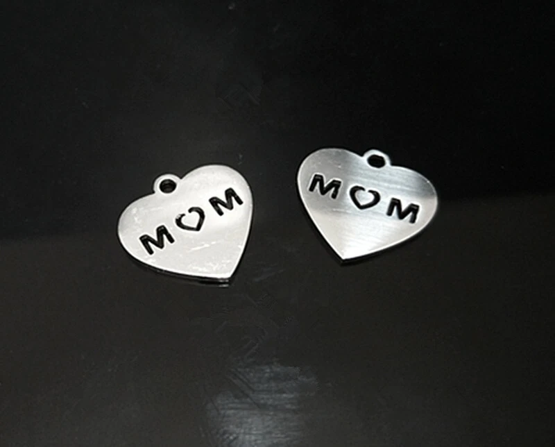 2pz ciondoli 'mom' cuore in acciaio inox colore argento scuro 14x13mm bijoux - Immagine 1 di 1