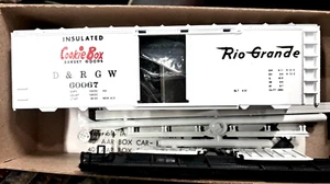 DENVER & RIO GRANDE WESTERN Roundhouse 40' WHITE Box Car Kit layout 1/87 HO DRGW - Picture 1 of 14