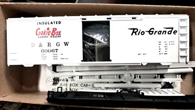 DENVER & RIO GRANDE WESTERN Roundhouse 40' caja blanca kit de coche diseño 1/87 HO DRGW Foto 1 de 4