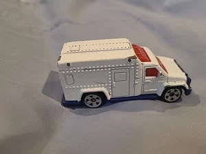 Krankenwagen weiß 2002 Mcdonalds Matchbox Spielzeug - Bild 1 von 5
