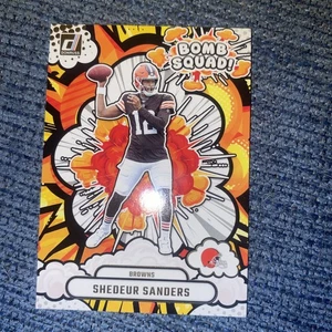 2025 DONRUSS FOOTBALL SHEDEUR SANDERS BOMB SQUAD! ROOKIE INSERT #BS-SSS - Bild 1 von 2
