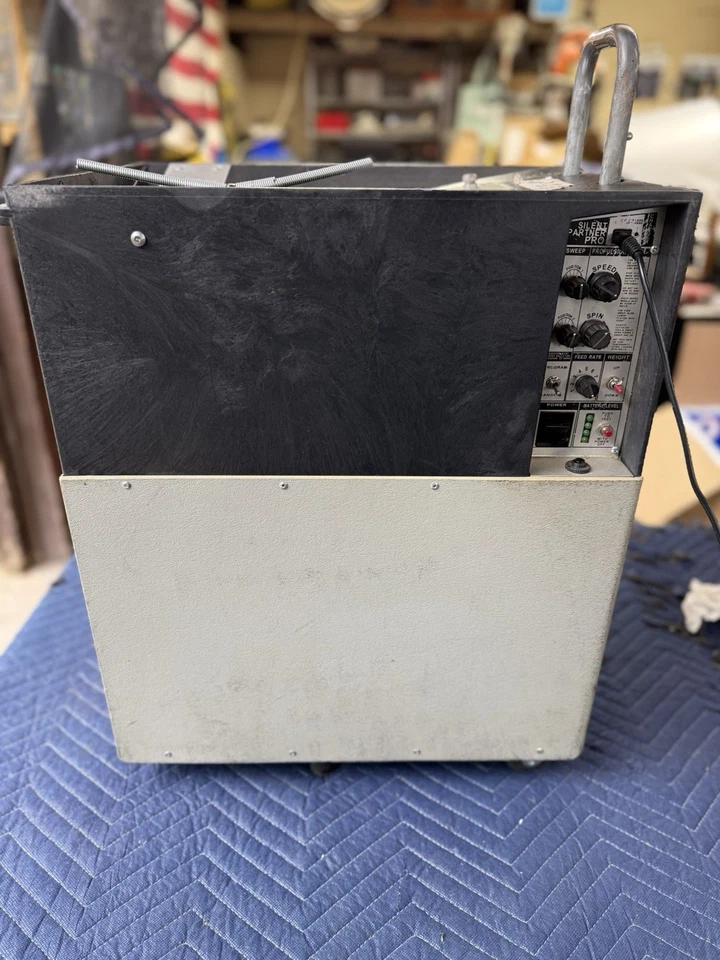 Máquina de lanzar pelotas de tenis Silent Partner Pro Foto 1 de 4