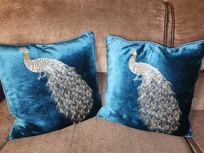 Hermoso conjunto de 2 almohadas decorativas de pavo real con cuentas de terciopelo verde azulado Pier 1 de colección CP #346 Foto 1 de 4
