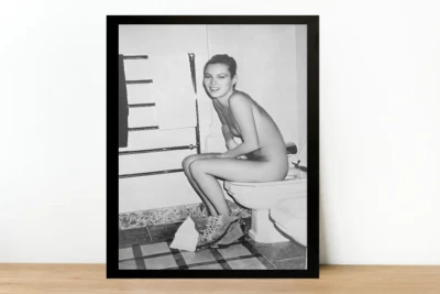 Kate Moss On Toilet Photo Poster-1990's Photography Funny Bathroom Picture-1340 - Image 1 of 4