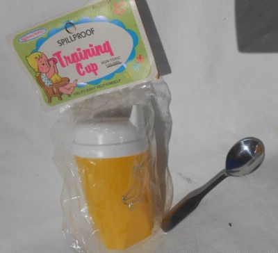 Taza y cuchara de entrenamiento vintage Sanitoy amarilla para sorber pato dorado a prueba de derrames Foto 1 de 4