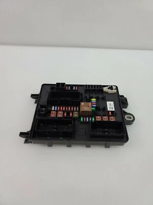 2014 - 2019 Cadillac Ats Left Rear Trunk Fuse Relay Junction Block Box 23134073 - Image 1 of 4