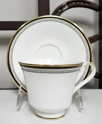 Taza de té y platillo Royal Doulton Bone China PAVANNE nunca usados TOTALMENTE NUEVOS Foto 1 de 3