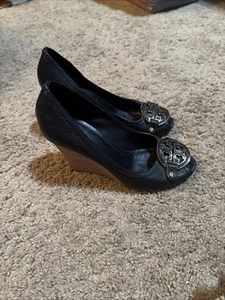 TORY BURCH Amanda Logo Black Leather Peep Toes Wedge Heels Sz 9M - Picture 1 of 13
