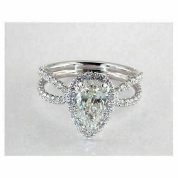 Anillo de compromiso con halo de oro blanco de 14 K de diamantes creados en laboratorio con corte pera de 2,1 quilates Foto 1 de 4