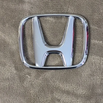 2011-2017 HONDA ODYSSEY OEM EMBLEMA DE PORTÃO DE ELEVAÇÃO TRASEIRO CROMADO LOGOTIPO EMBLEMA CARTA - Imagem 1 de 4