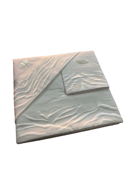 COMPLETO LAENZUOLA MATRIMONIALE CON BALZA IN RASO DI COTONE JOSEPHIE CAREZZE - Immagine 1 di 4