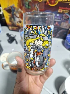 🫧MINTY🫧 1981 Miss Piggy The Great Muppet Caper Coleccionistas Taza de vidrio McDonald’s - Imagen 1 de 8