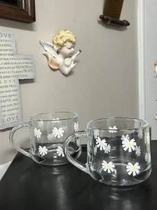 TWO Clear Glass Mugs W/ Daisies 12 Oz Cups 4” White With Yellow Flowers - Picture 1 of 11