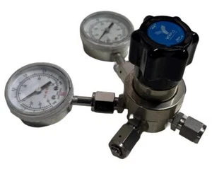 Veriflo TDR481W4P1 6VCRM Gas Regulator W/ Gauges - Picture 1 of 2