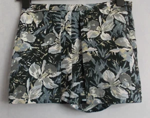 New TOPSHOP Pleat Front floral Shorts Size S (8/10) - Picture 1 of 2