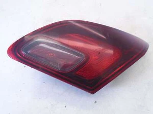 VAUXHALL ASTRA 5 PUERTAS 2009-2015 LUZ TRASERA/TRASERA EN PORTÓN TRASERO (CONDUCTORES/LADO DERECHO) - Imagen 1 de 3