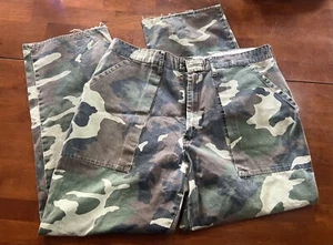 Duck Bay Camo Vintage Pants Mens Size large 100% cotton pockets Distressed style - Picture 1 of 7