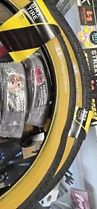 Neumáticos de bicicleta BMX estilo libre GT Logo + tubos FIT 1 par de paredes de goma negras de 20"x2,20 NUEVO - Imagen 1 de 6