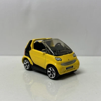 1998-2007 Smart Fortwo Coupe Collectible 1/64 Scale Diecast Diorama Model - Image 1 of 4
