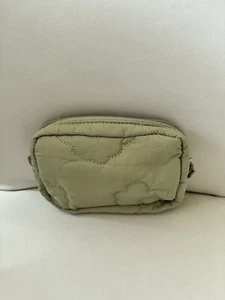 New Green Make-Up Toiletry Bag BNWOT Shein - Picture 1 of 6
