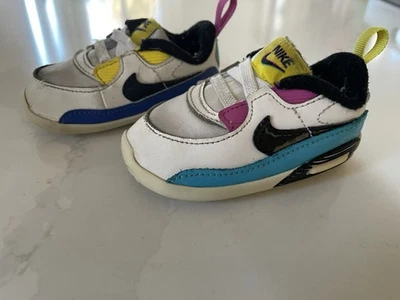 Zapatos sin cordones Nike para bebé/bebé - 4C blanco, azul amarillo rosa Foto 1 de 4