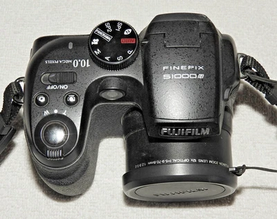 Fujifilm Finepix S1000fd Digital Camera + Bag, USB cable, Strap; Working! - Image 1 of 4