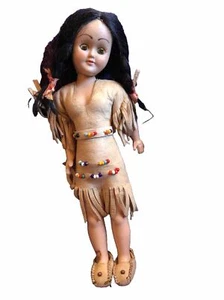 Vintage Carlson Indianer Indianer Puppe Hartplastik Perlen Leder Kleidung - Bild 1 von 8